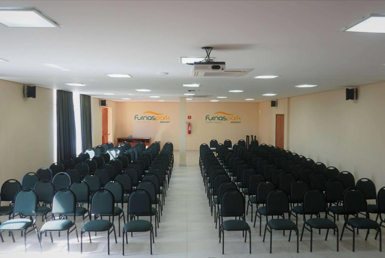 Ramada By Wyndham Furnaspark فورميغا المظهر الخارجي الصورة