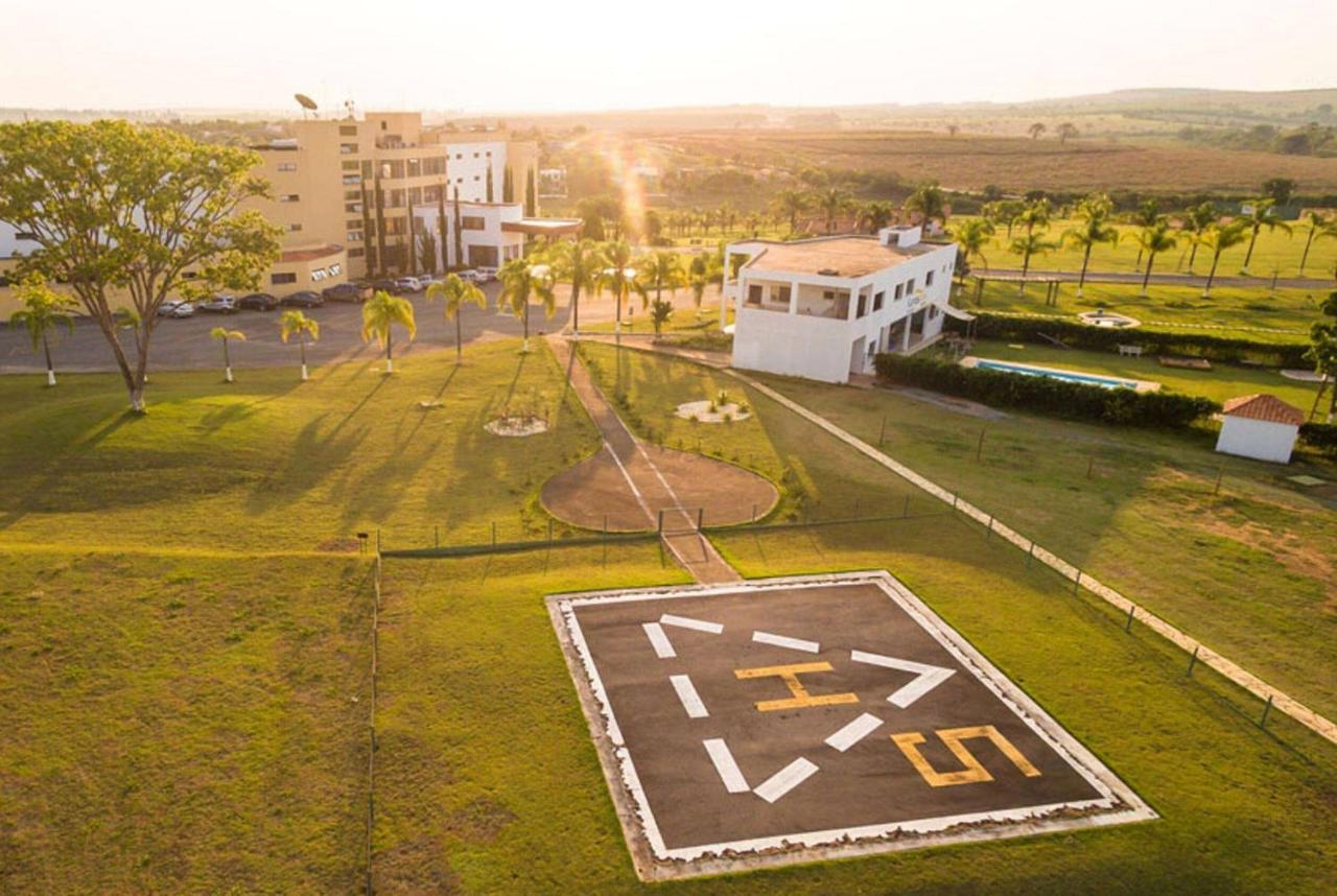 Ramada By Wyndham Furnaspark فورميغا المظهر الخارجي الصورة