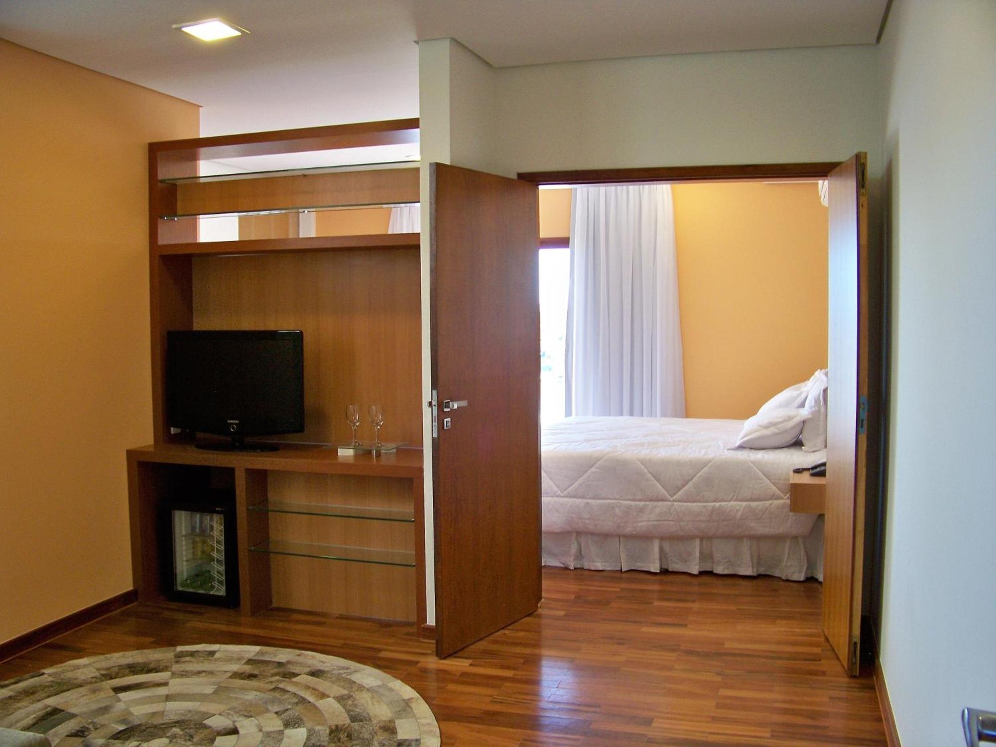 Ramada By Wyndham Furnaspark فورميغا المظهر الخارجي الصورة