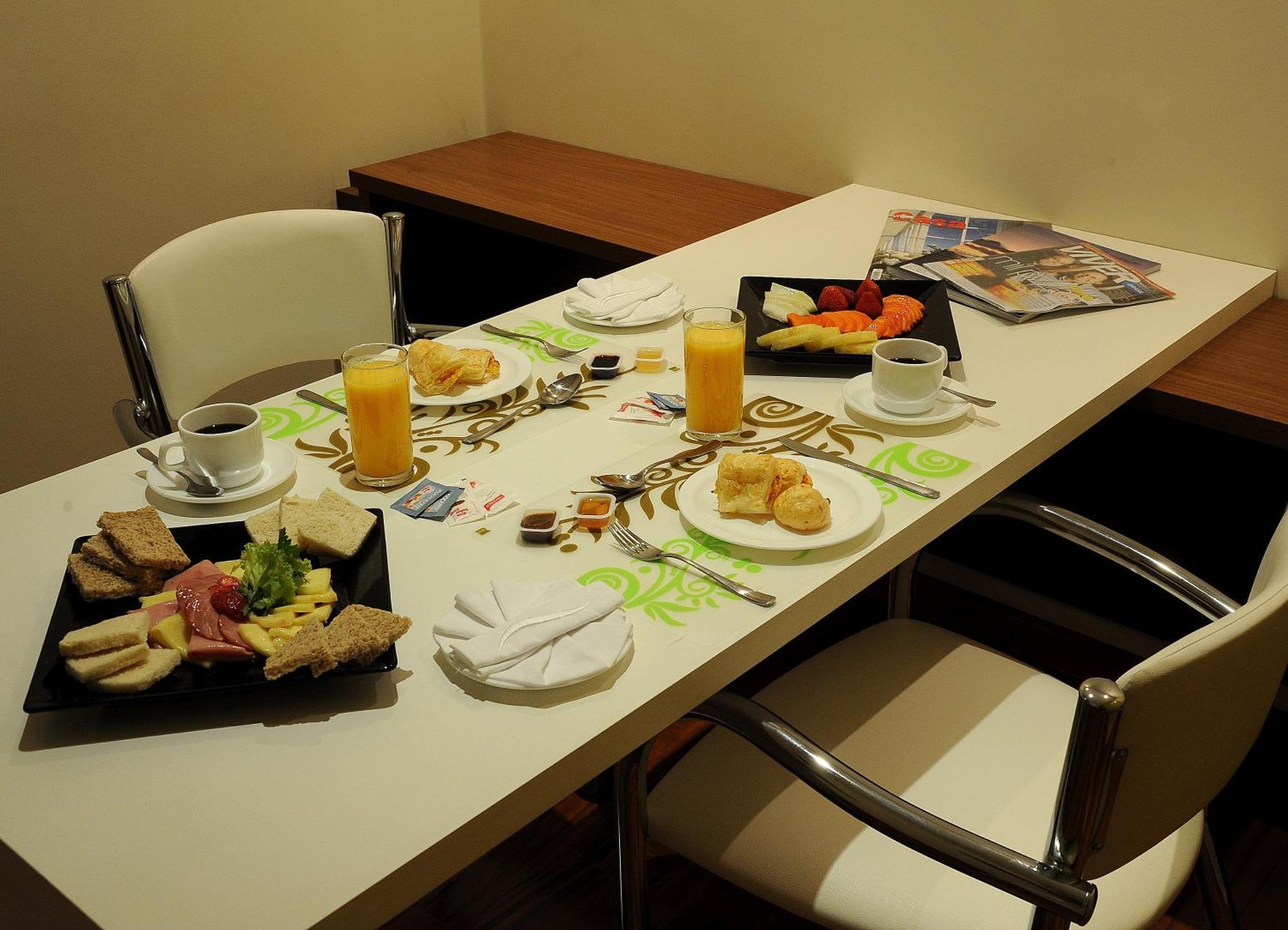 Ramada By Wyndham Furnaspark فورميغا المظهر الخارجي الصورة
