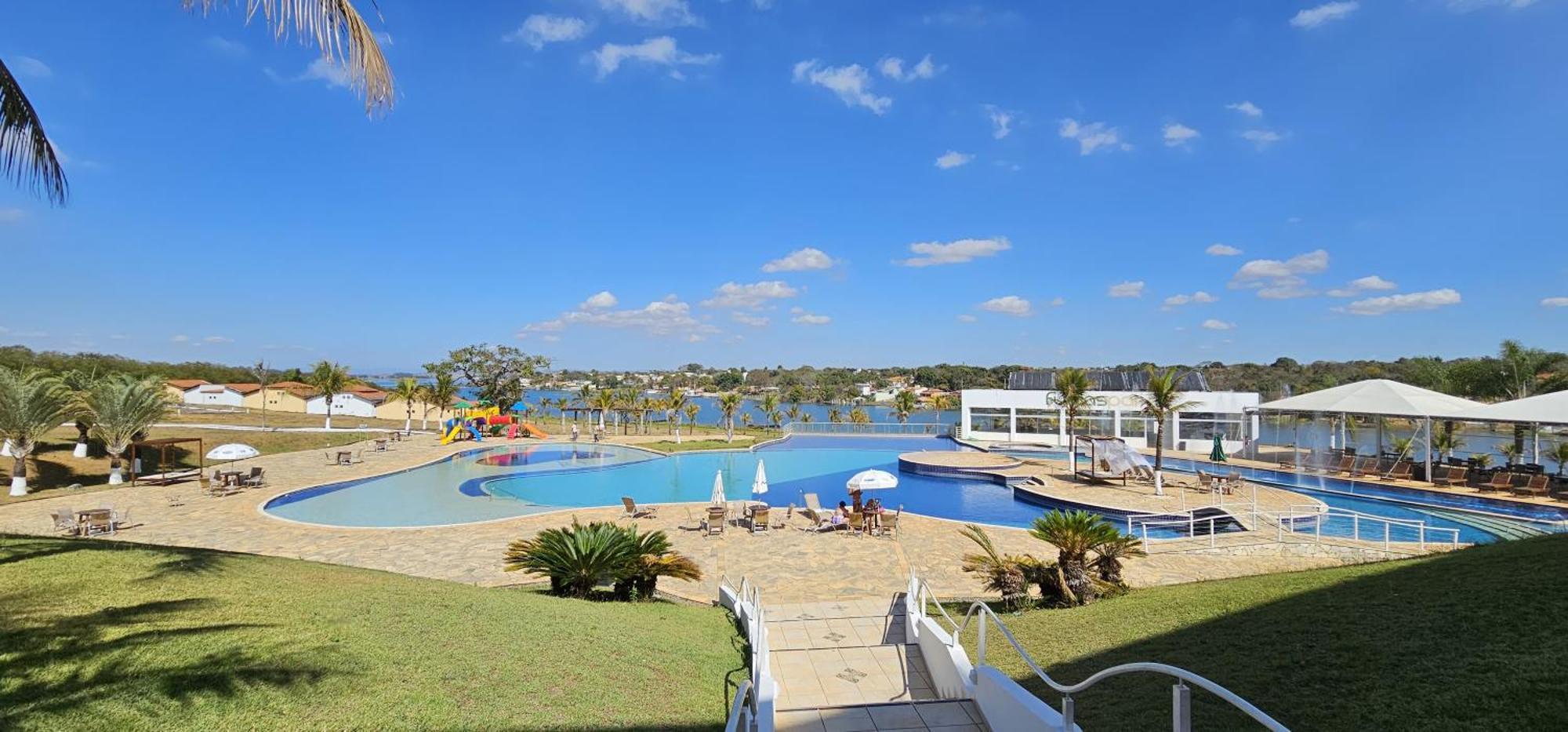 Ramada By Wyndham Furnaspark فورميغا المظهر الخارجي الصورة