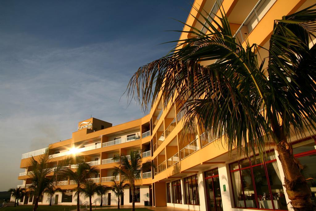 Ramada By Wyndham Furnaspark فورميغا المظهر الخارجي الصورة